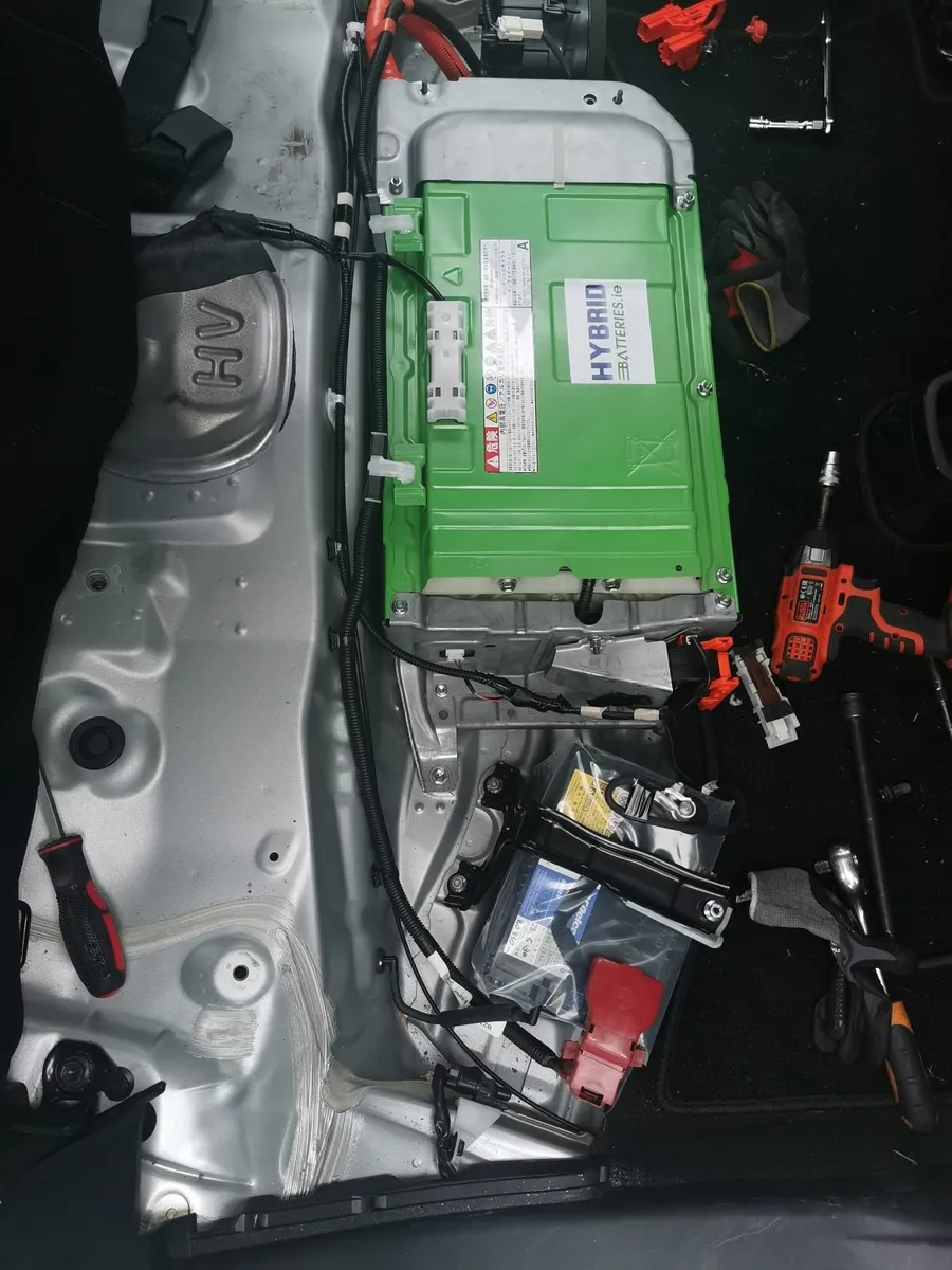 Hybrid Battery Replacement & Mobile Installation - Image 4