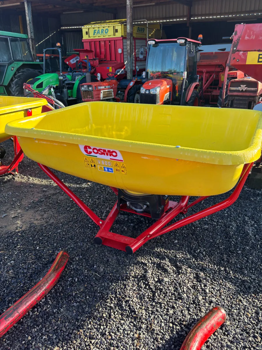 New Cosmo Fertiliser Spreader - Image 1