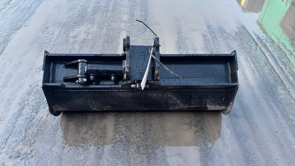 32” Hydraulic Tilting Bucket - Image 3