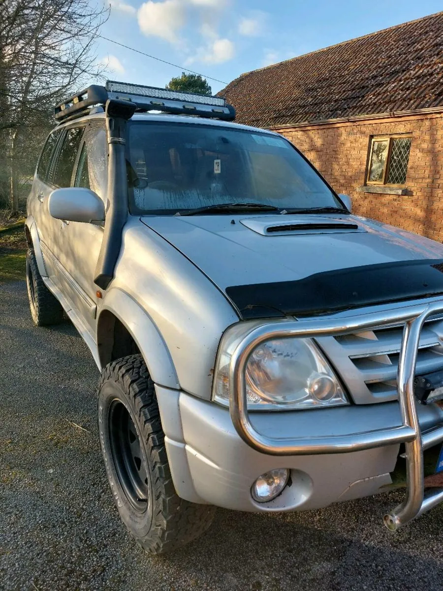 Suzuki grand vitara xl7 for breaking - Image 2