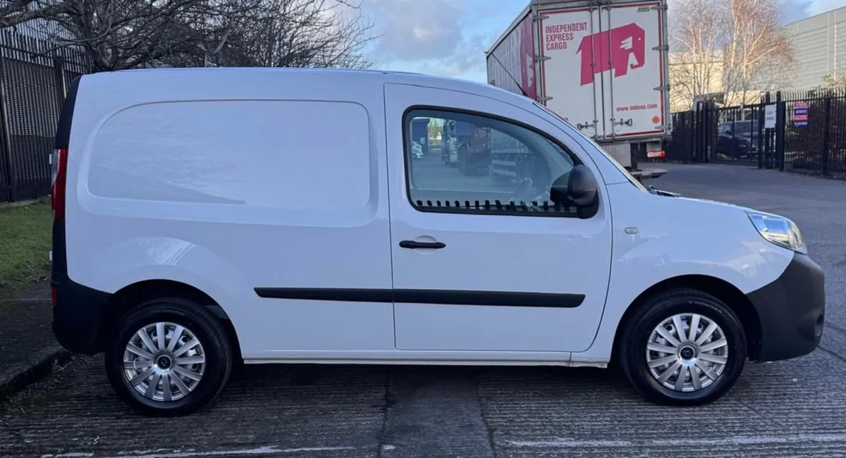 202D Kangoo with Full Bulkhead  6 Speed - Image 3
