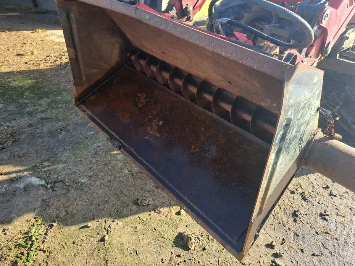 Feed. Bucket - Image 1