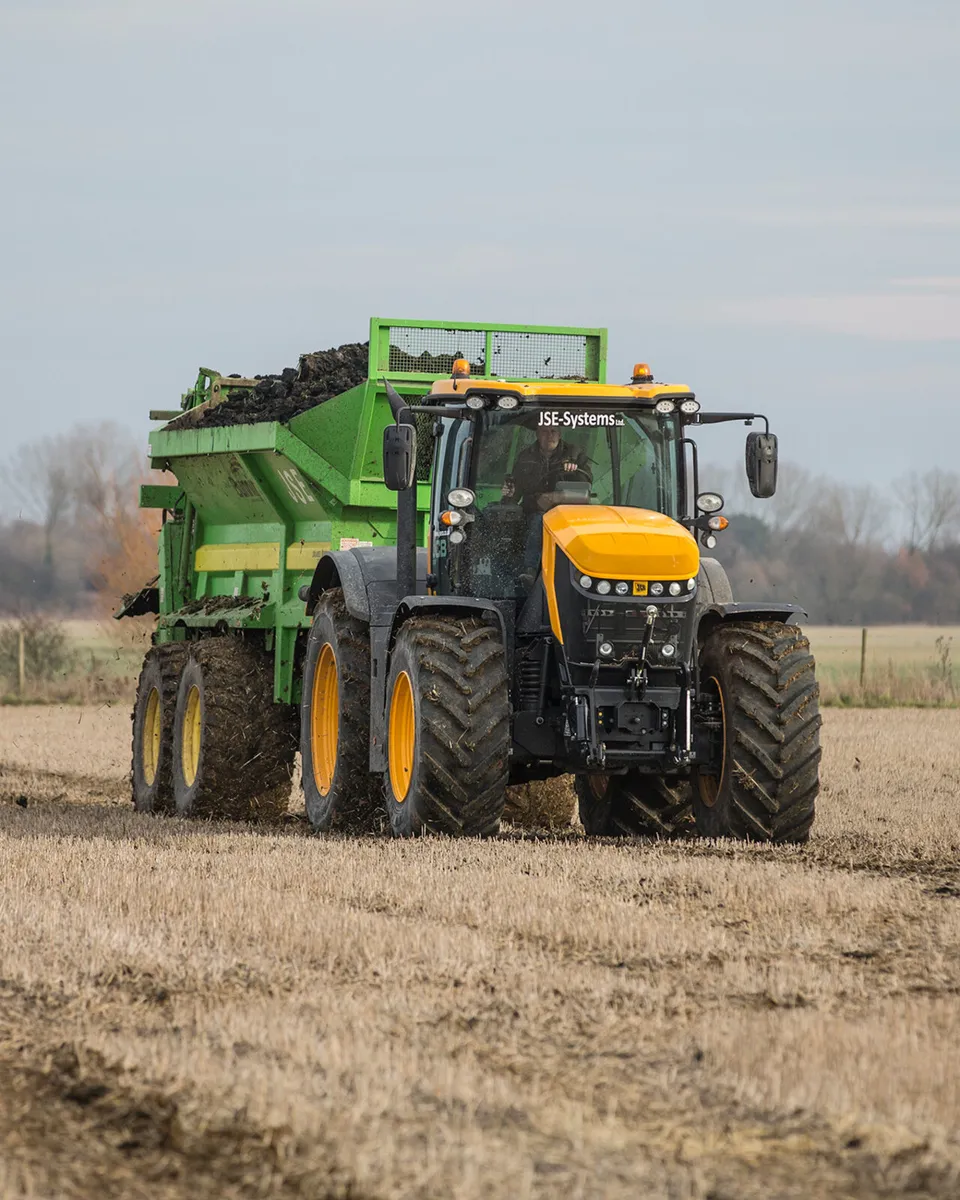 JCB FASTRAC  8290 - 8330  from 281 - 335 hp - Image 1