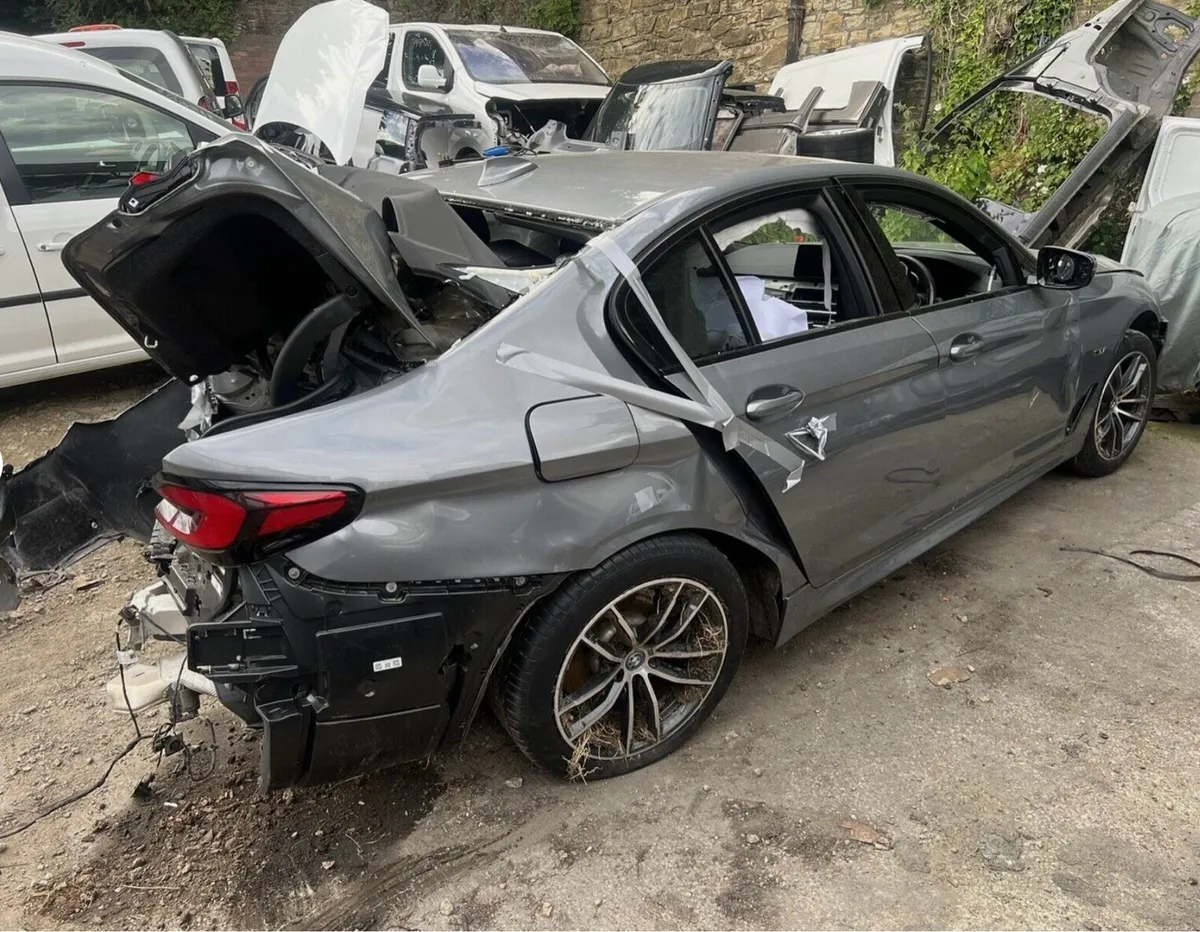 Bmw 5  G30 / G31 Breaking for parts - Image 2