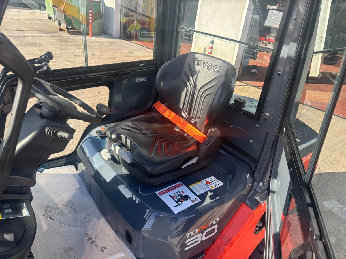 NEW Toyota Forklift - Image 4