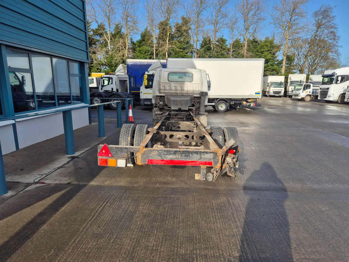 2004 ISUZU NQR CHASSIS CAB - Image 4