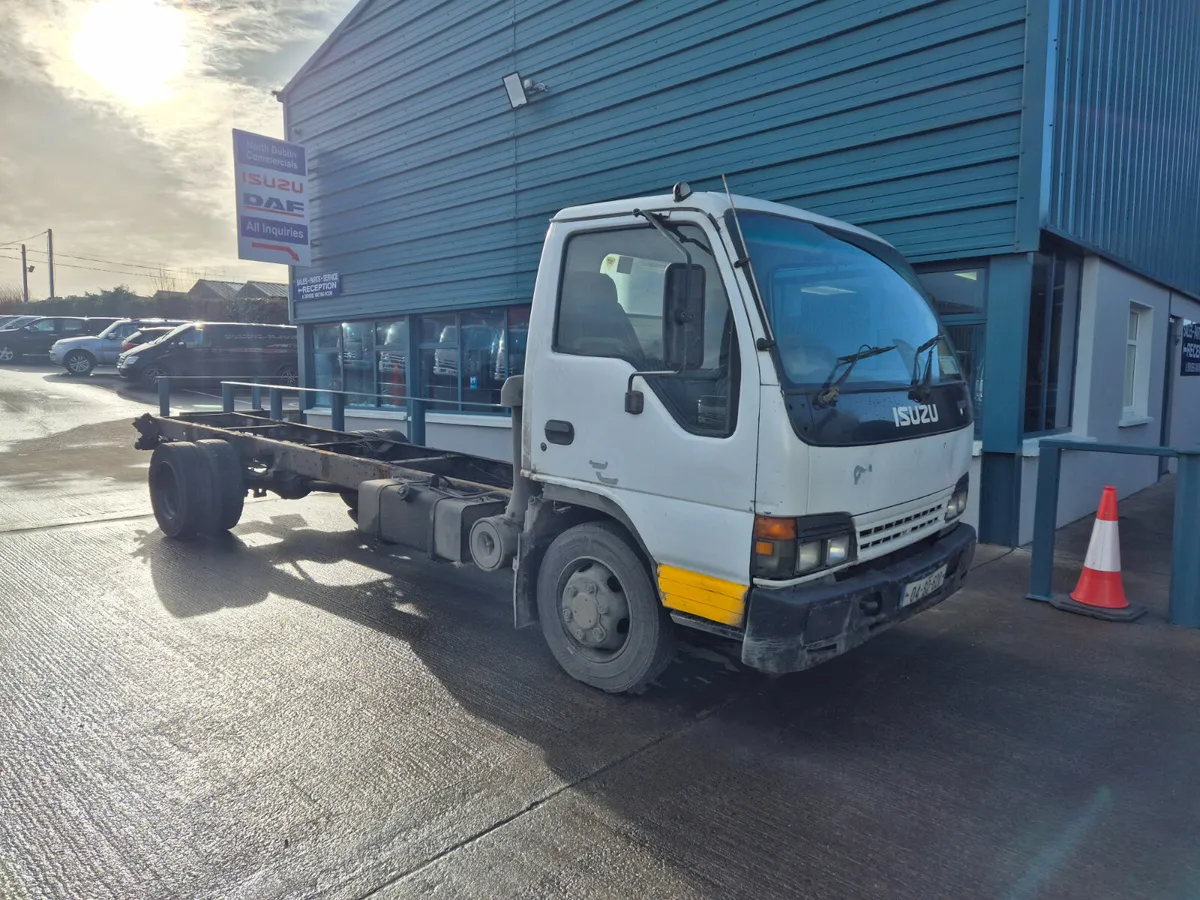 2004 ISUZU NQR CHASSIS CAB - Image 1