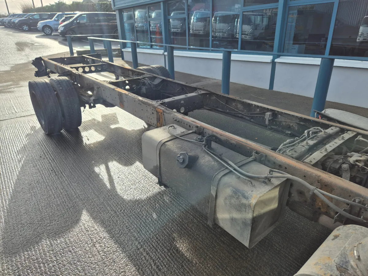 2004 ISUZU NQR CHASSIS CAB - Image 3