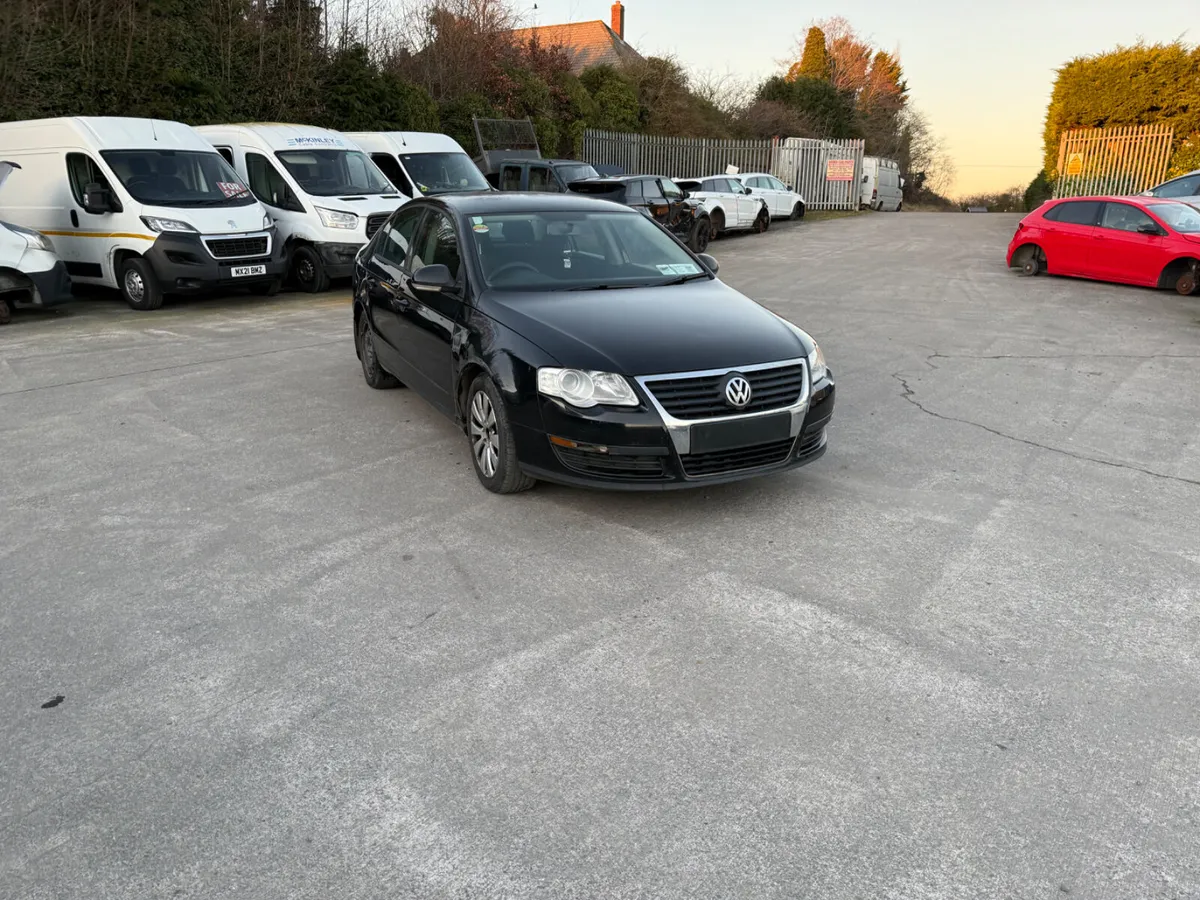 2010 VW Passat 1.6 TDI 5sp  blue motion - Image 1