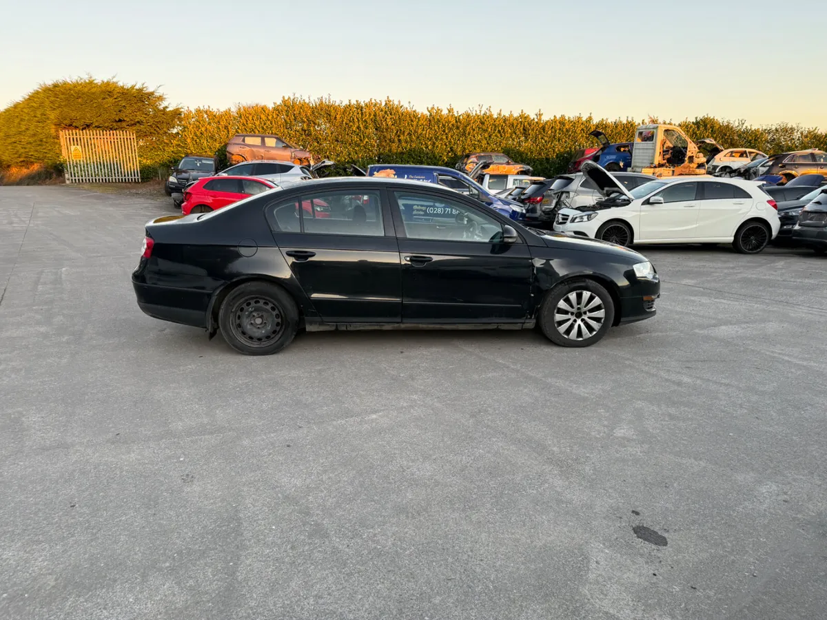 2010 VW Passat 1.6 TDI 5sp  blue motion - Image 3