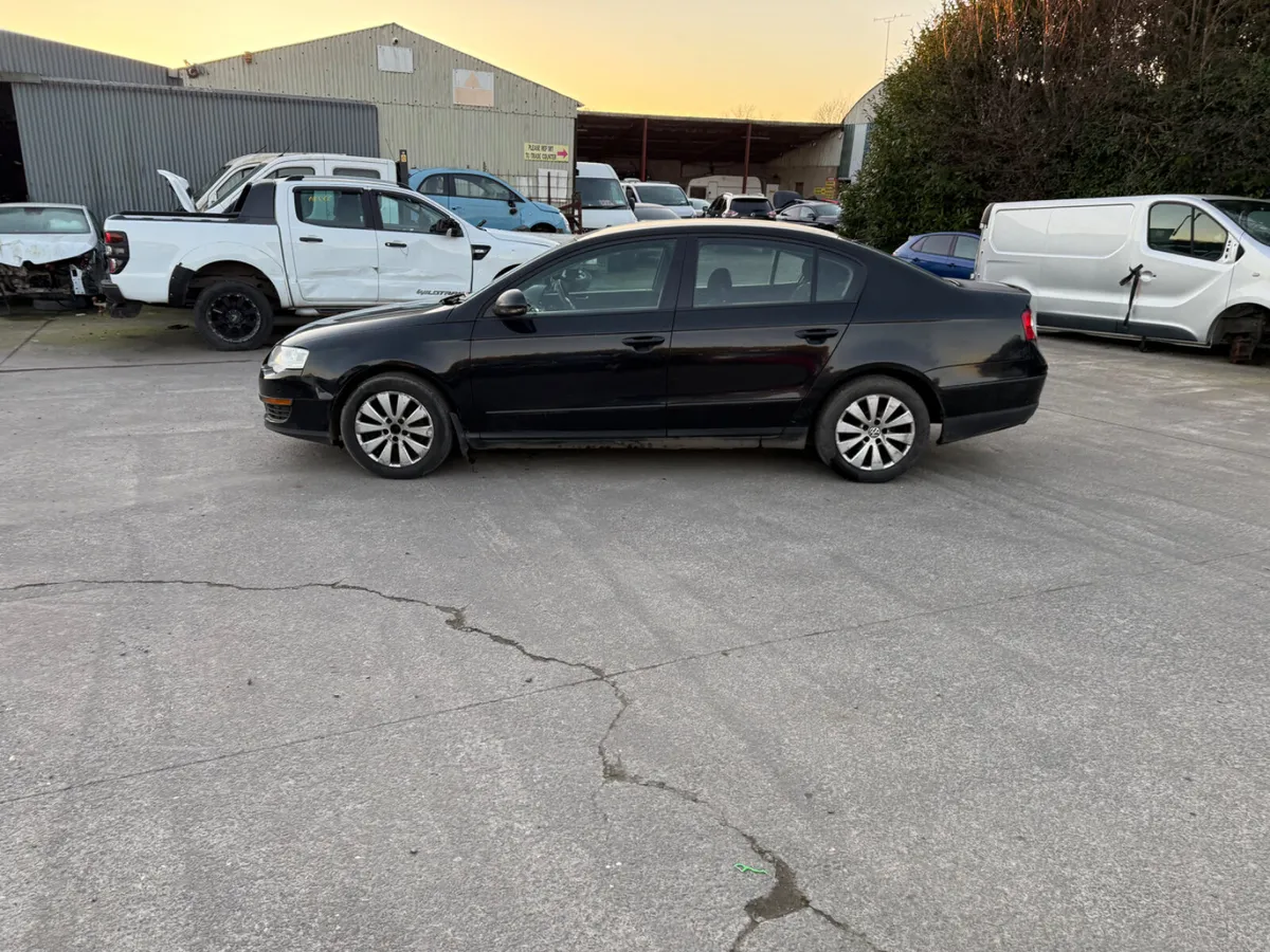 2010 VW Passat 1.6 TDI 5sp  blue motion - Image 4