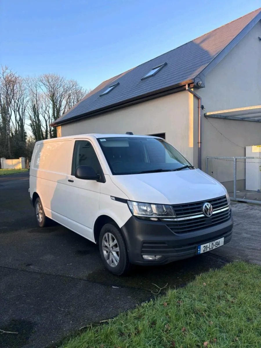 211 Volkswagen Transporter - Image 2