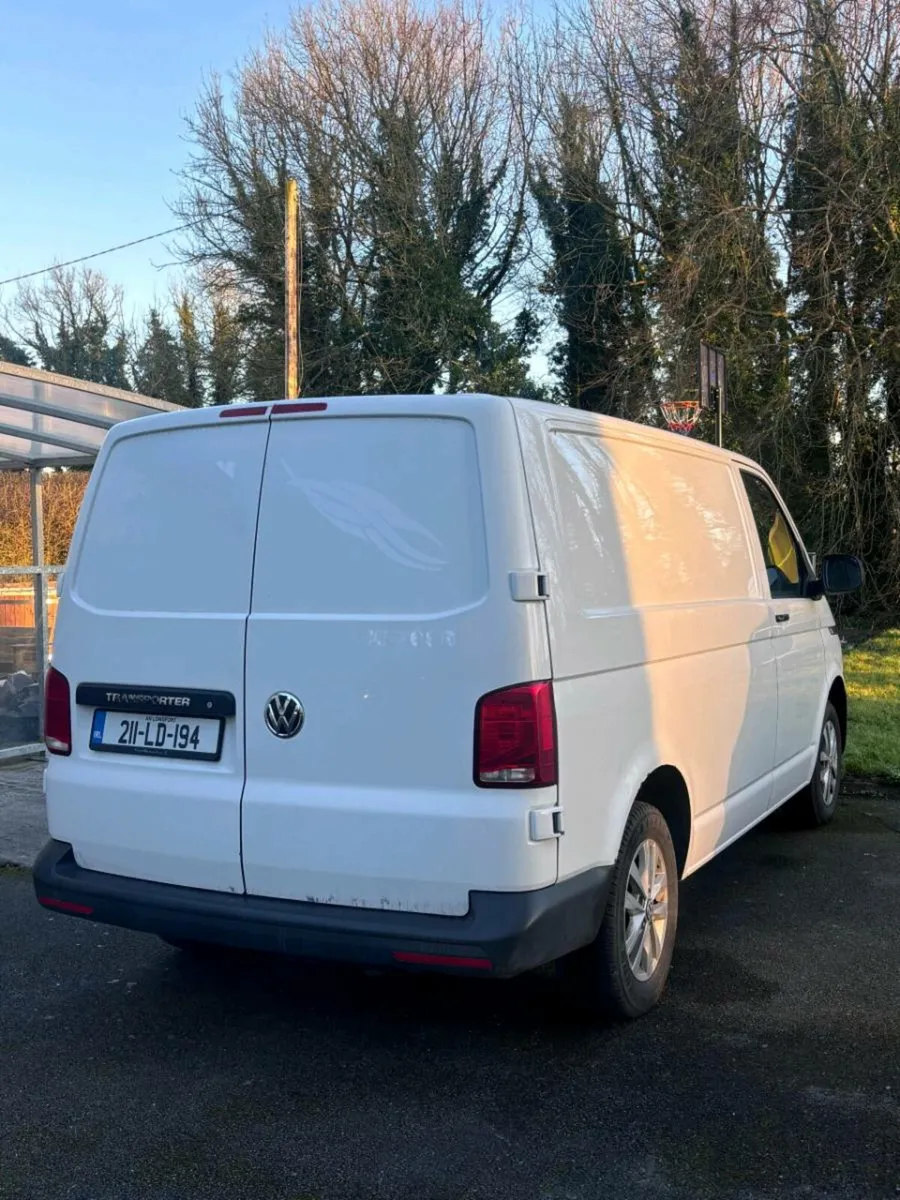 211 Volkswagen Transporter - Image 3