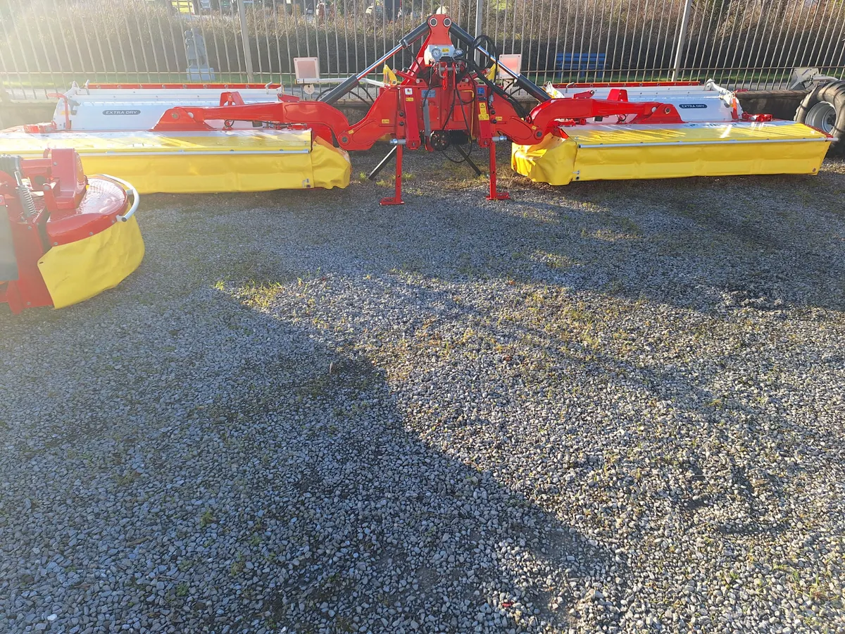 POTTINGER NOVACAT V8400 ED BUTTERFLY MOWERS - Image 1