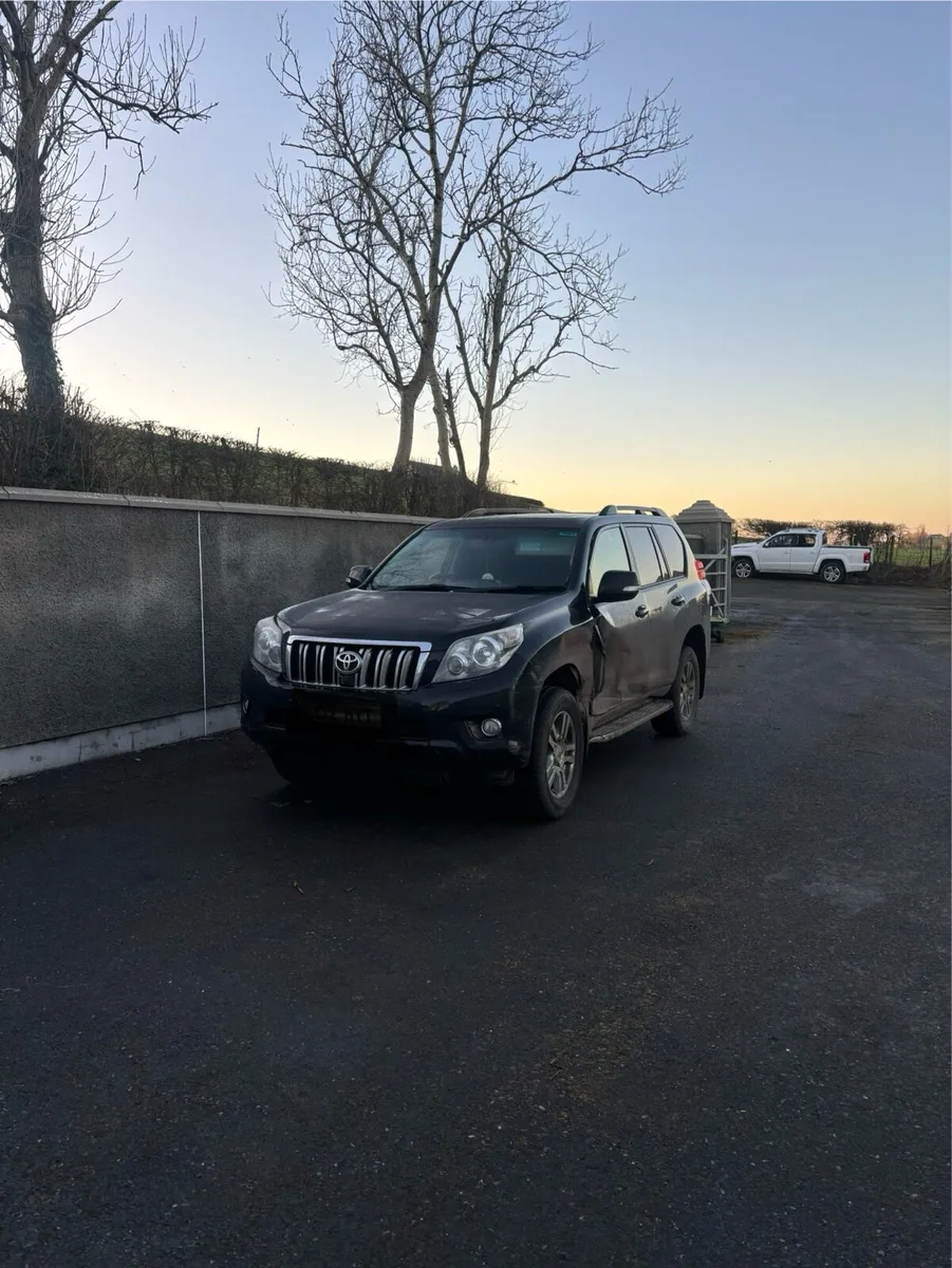 For breaking Toyota landcruiser 7 seater - Image 1