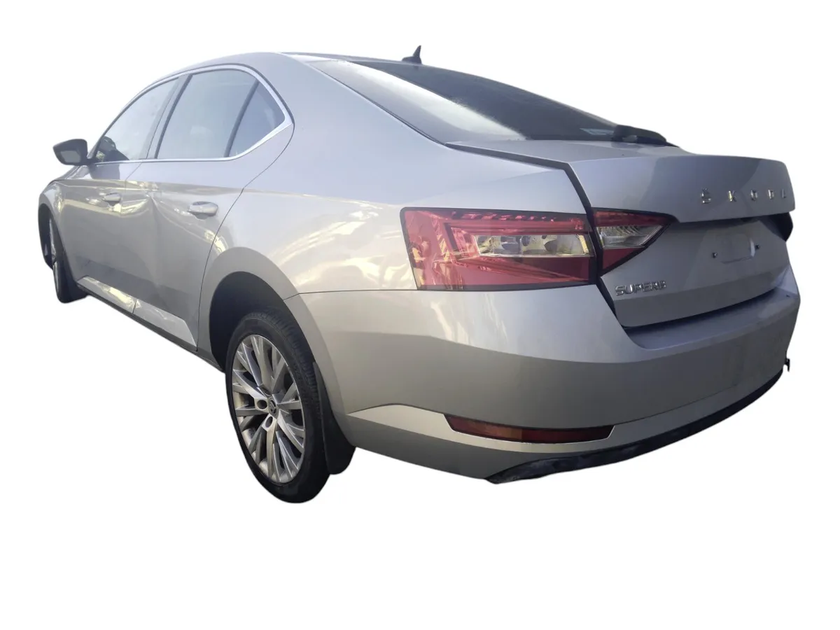 2023 SKODA SUPERB For Breaking/Dismantling - Image 2