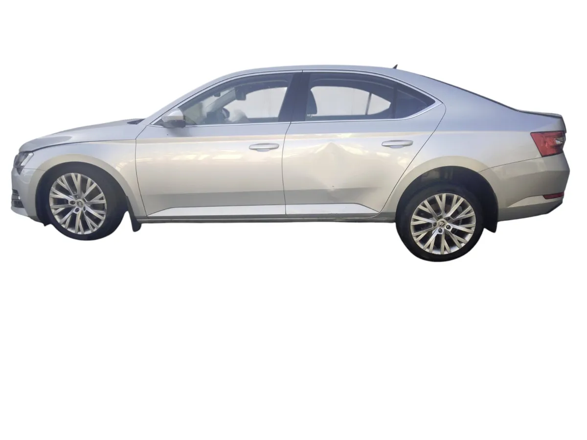 2023 SKODA SUPERB For Breaking/Dismantling - Image 3