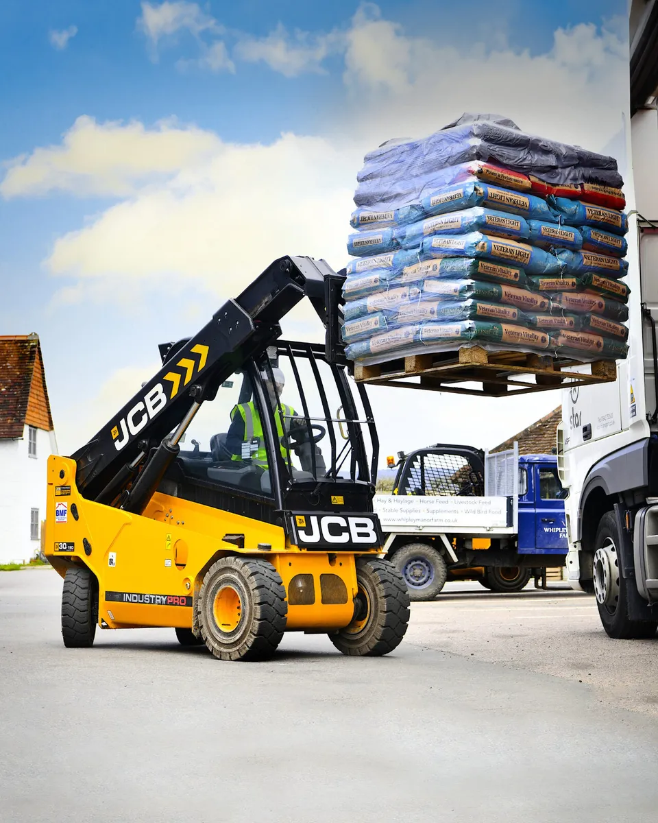 JCB 30-19D 30-20D HL  30-23D 35-26D 4x4 FORKLIFT - Image 3