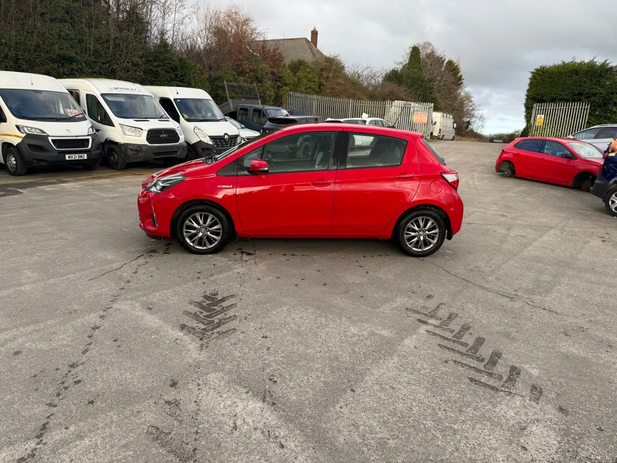 2018 Toyota Yaris 1.5 hybrid Auto - Image 3