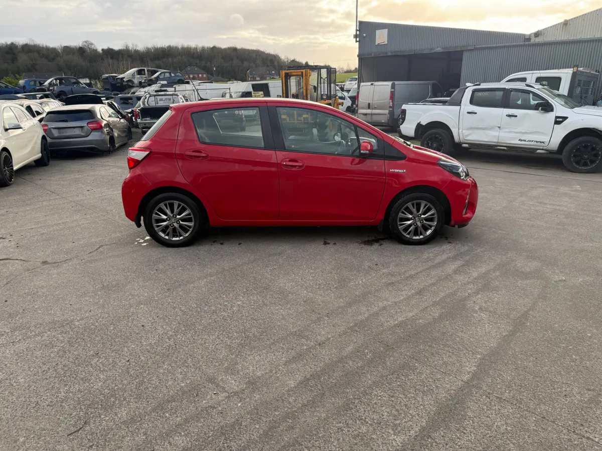 2018 Toyota Yaris 1.5 hybrid Auto - Image 4