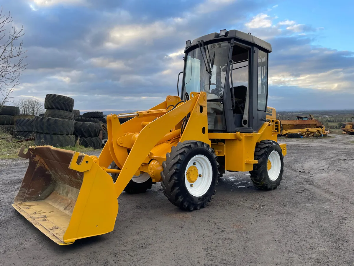 Case 211B Loader - Image 1