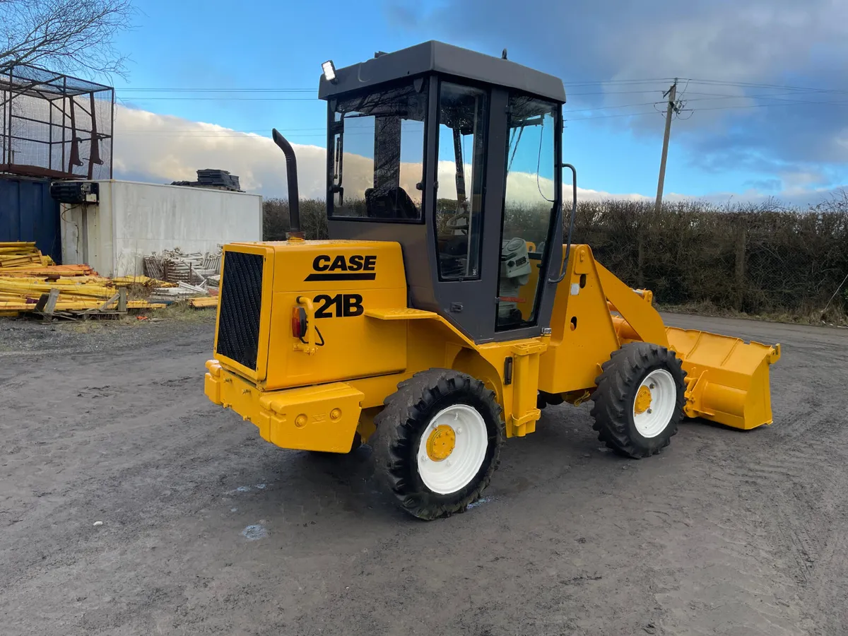Case 211B Loader - Image 3