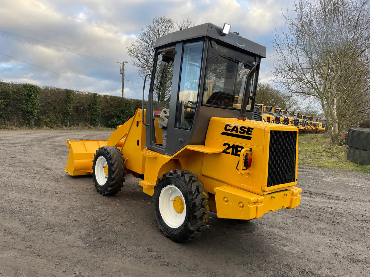 Case 211B Loader - Image 2