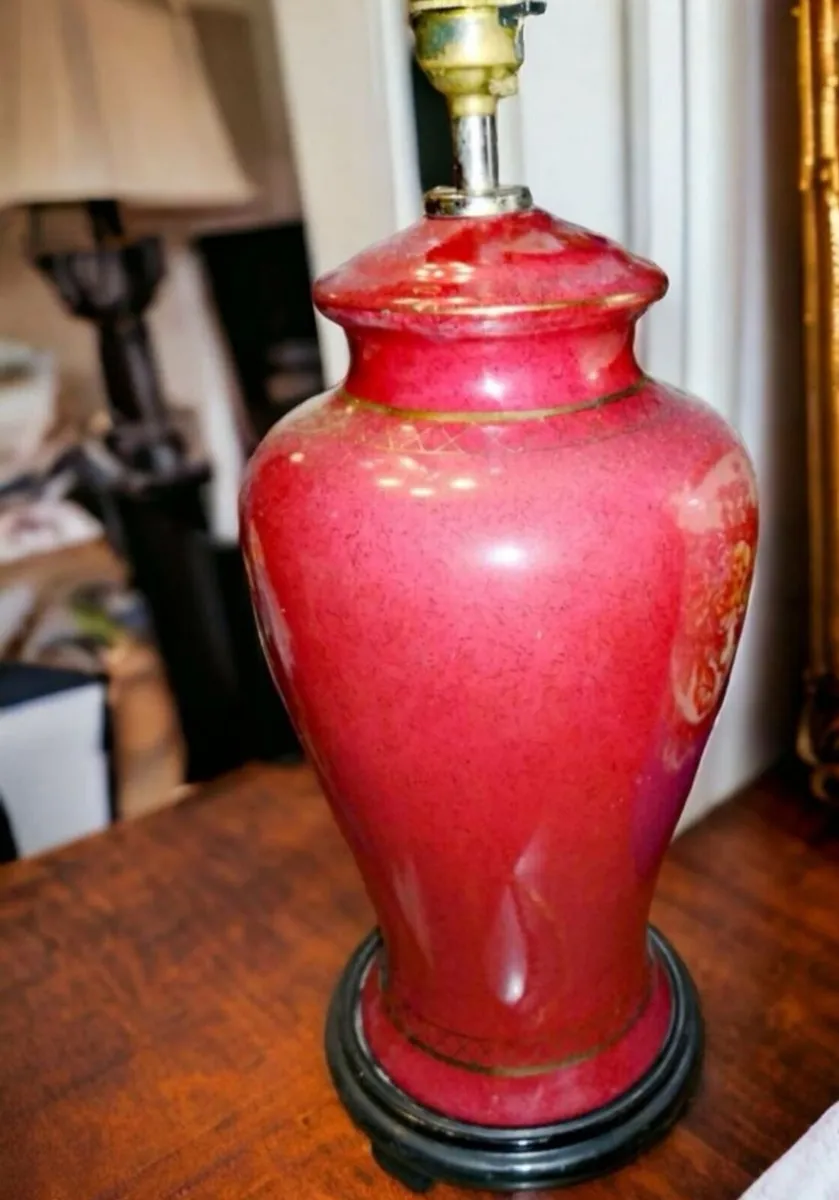 Elegant ruby and gold tall lamp - Image 2