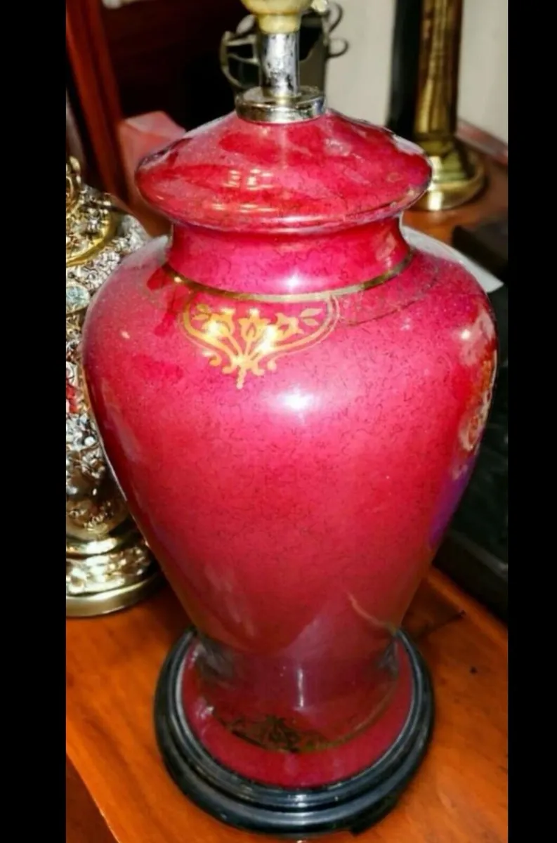 Elegant ruby and gold tall lamp - Image 3