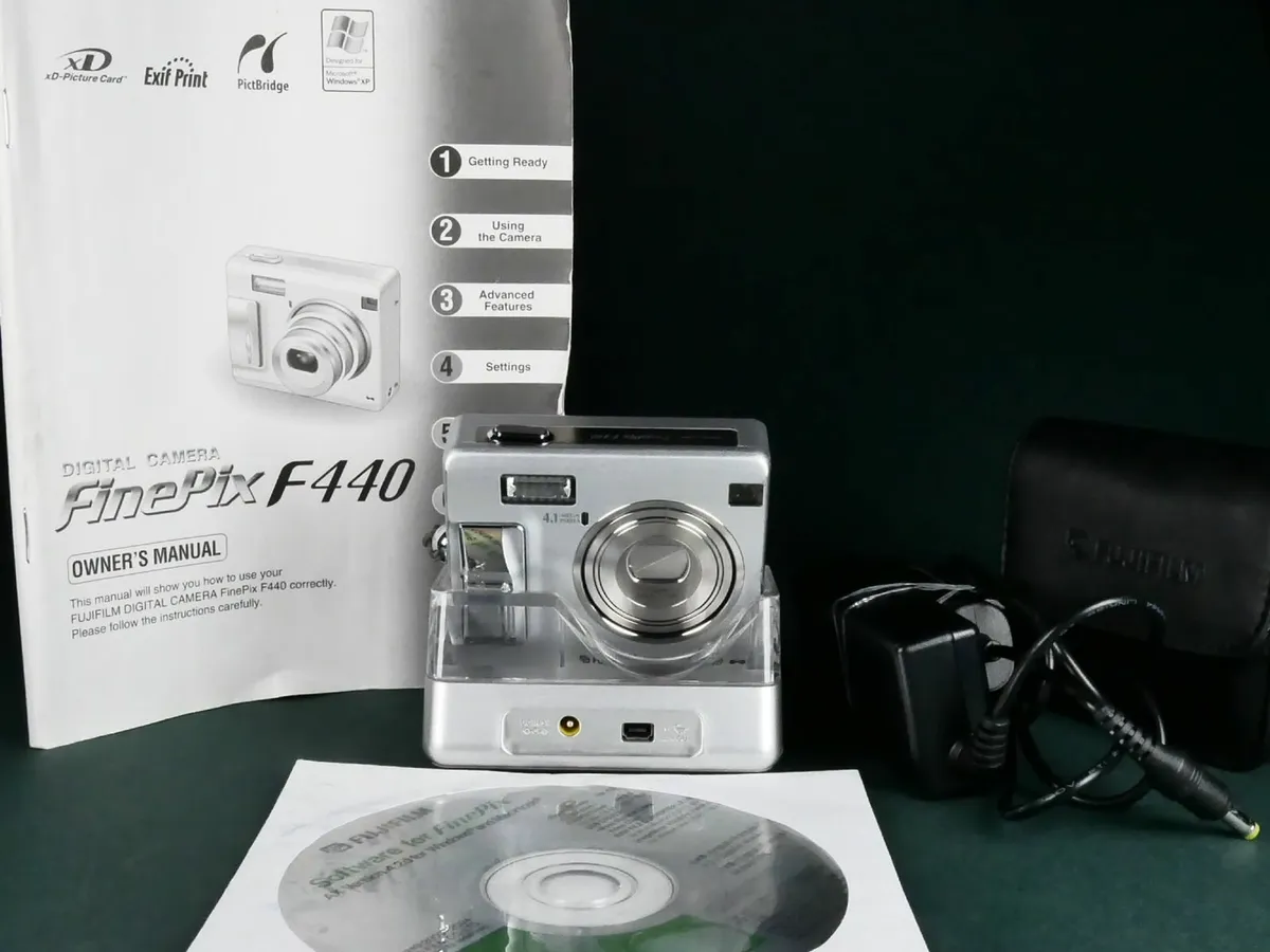 FUJIFILM FinePix F440 Digital Camera 4megapixel - Image 1