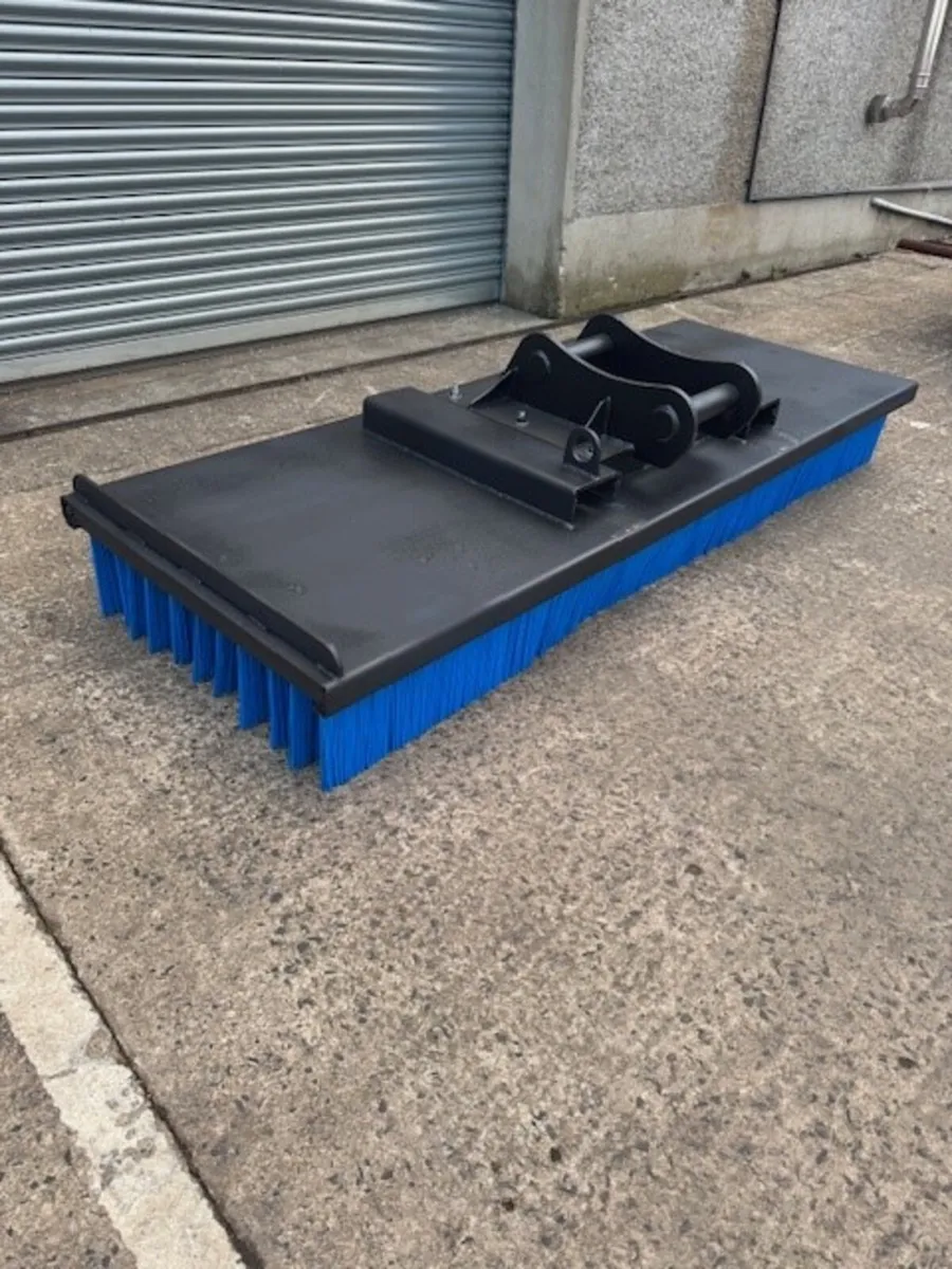 Heavy duty sweeper brush attachment to suit 13 ton - Image 1