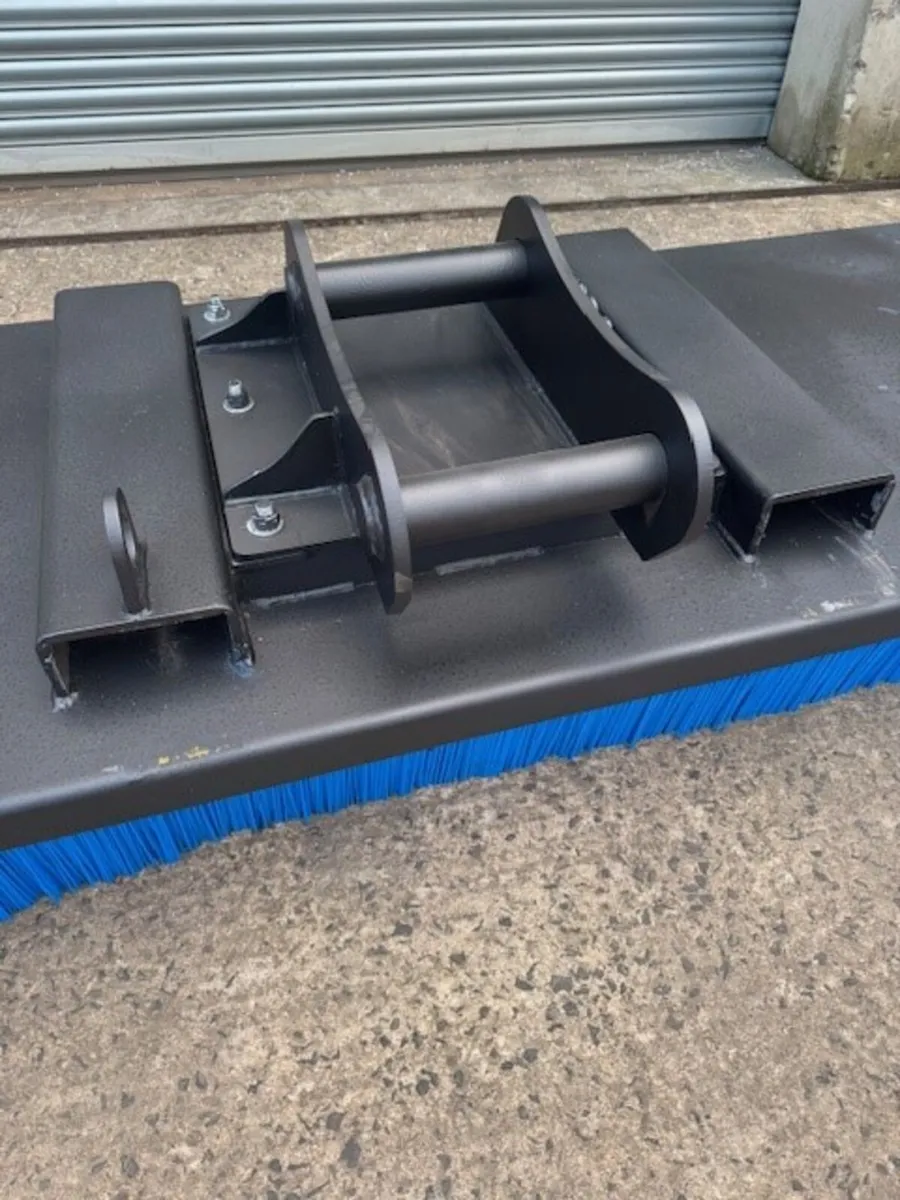 Heavy duty sweeper brush attachment to suit 13 ton - Image 3