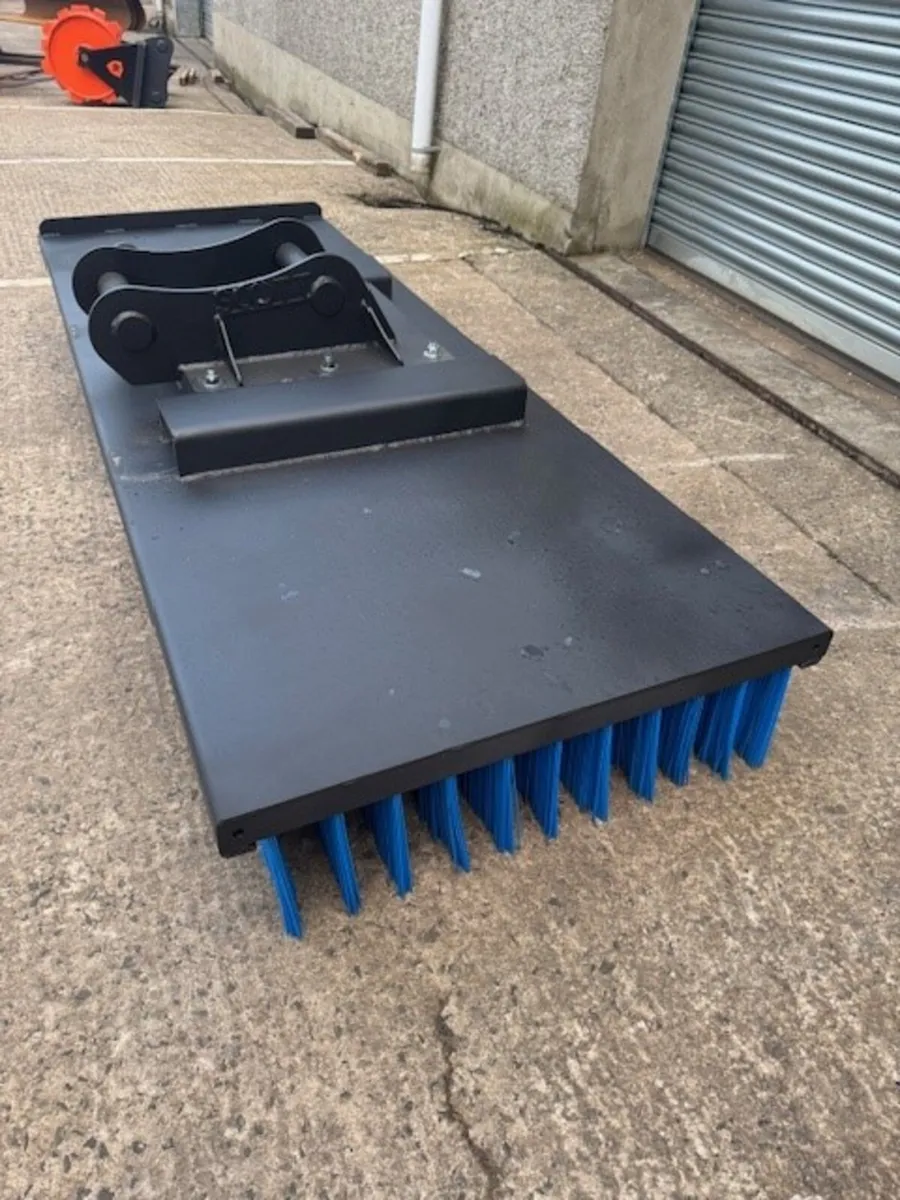 Heavy duty sweeper brush attachment to suit 13 ton - Image 4