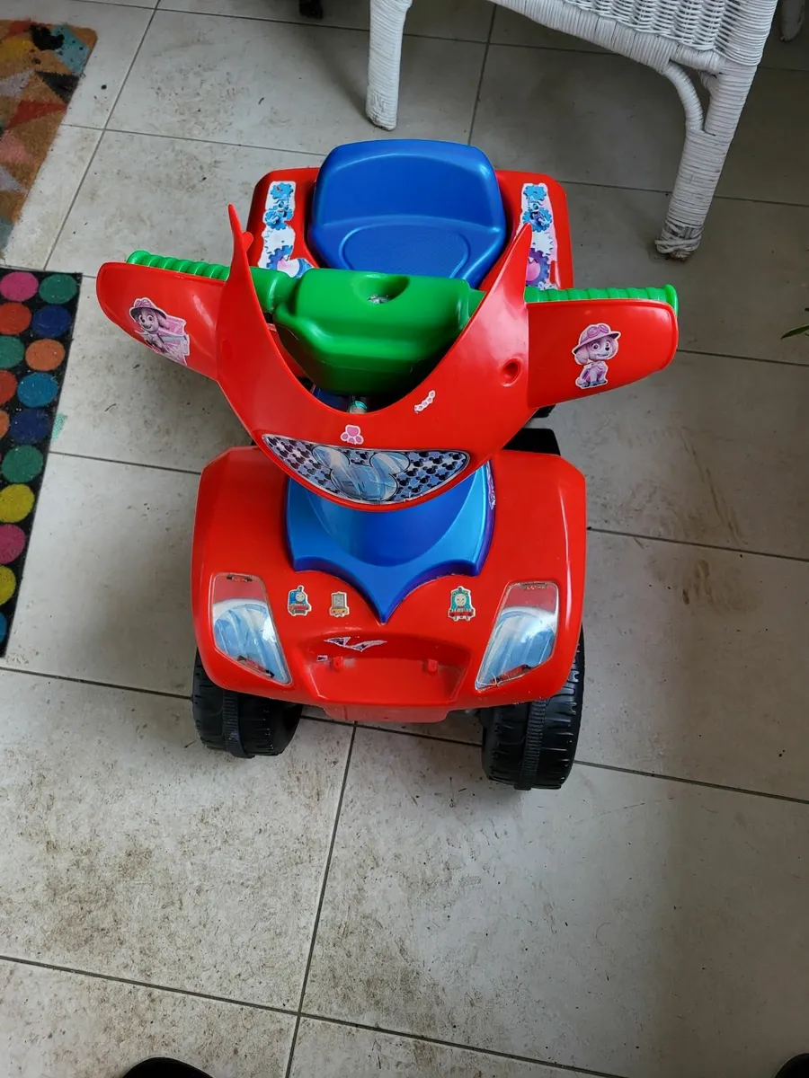 Child car rechargeable battery driven. slow/safe - Image 1