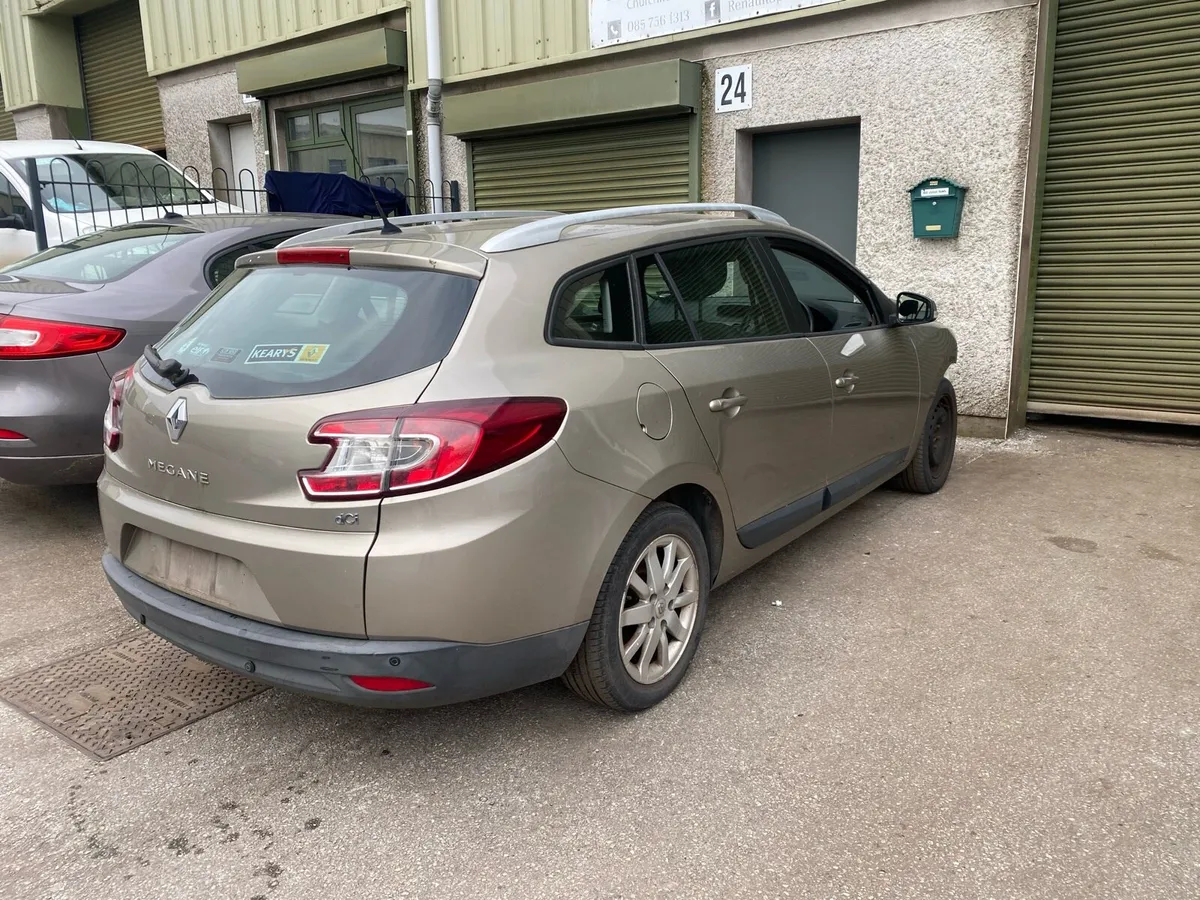 Renault Megane Estate for breaking - Image 1