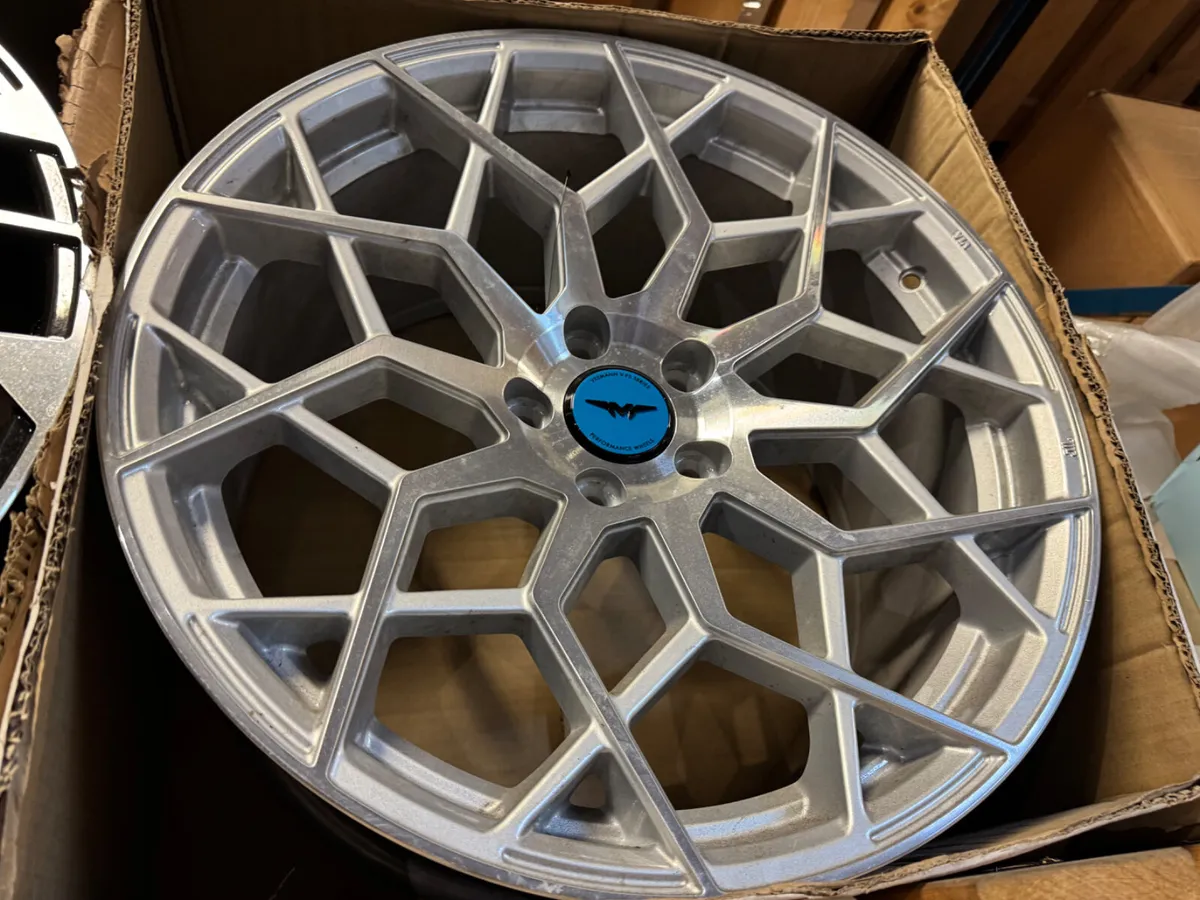19” veemann 5x112 9.5 all round & coloured caps