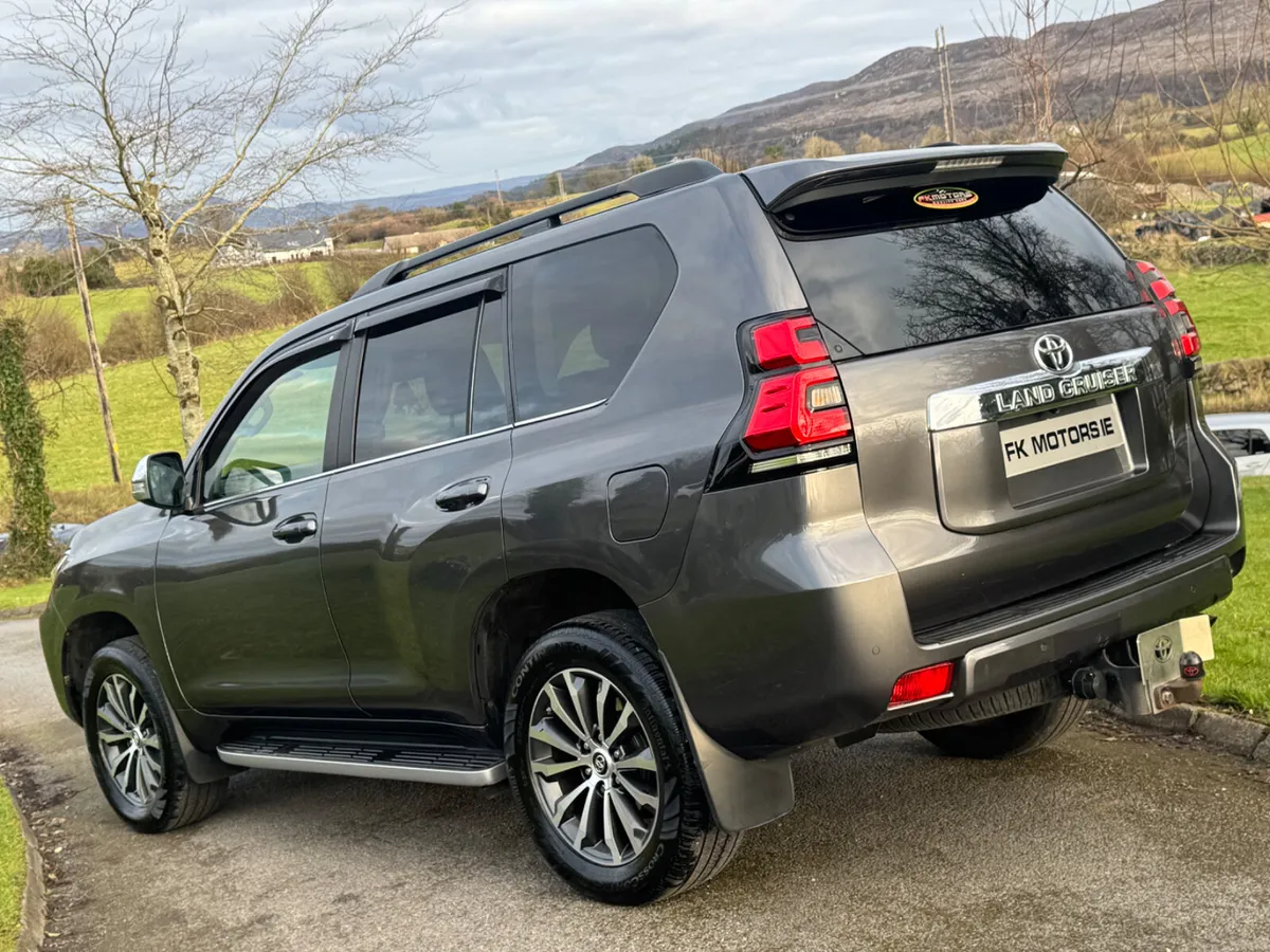 Tinted wind deflectors