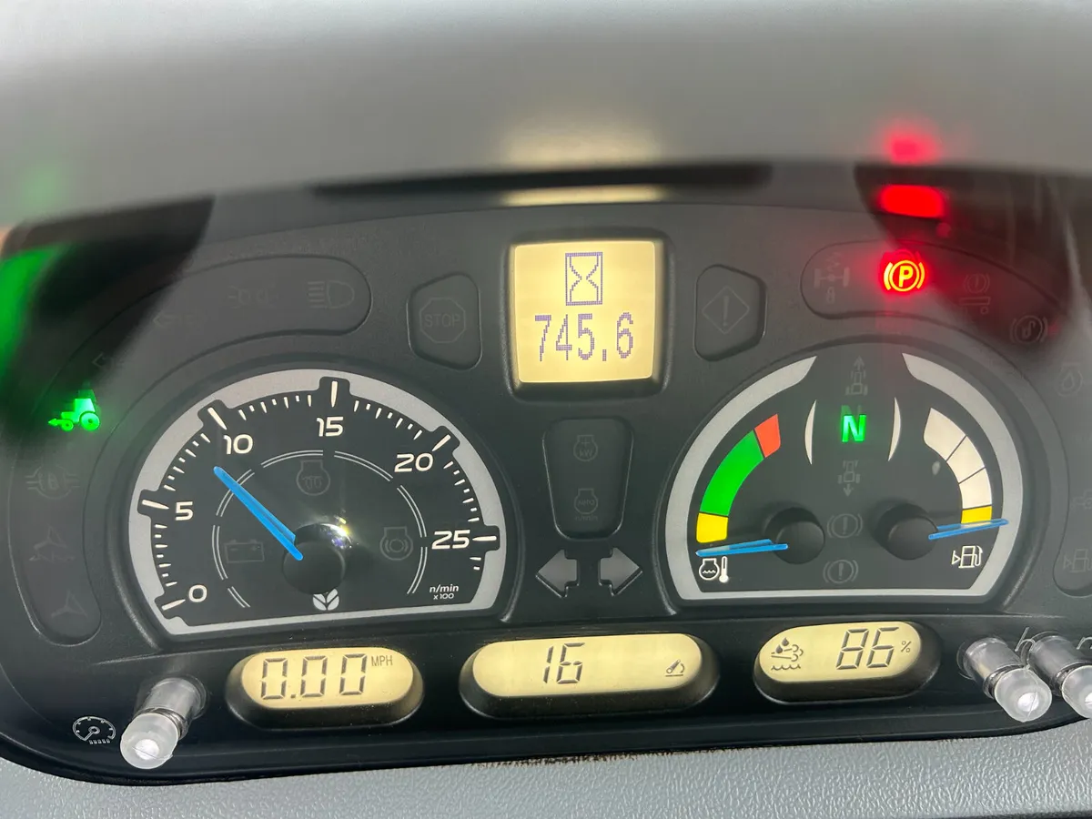 New Holland T7210 - Image 4