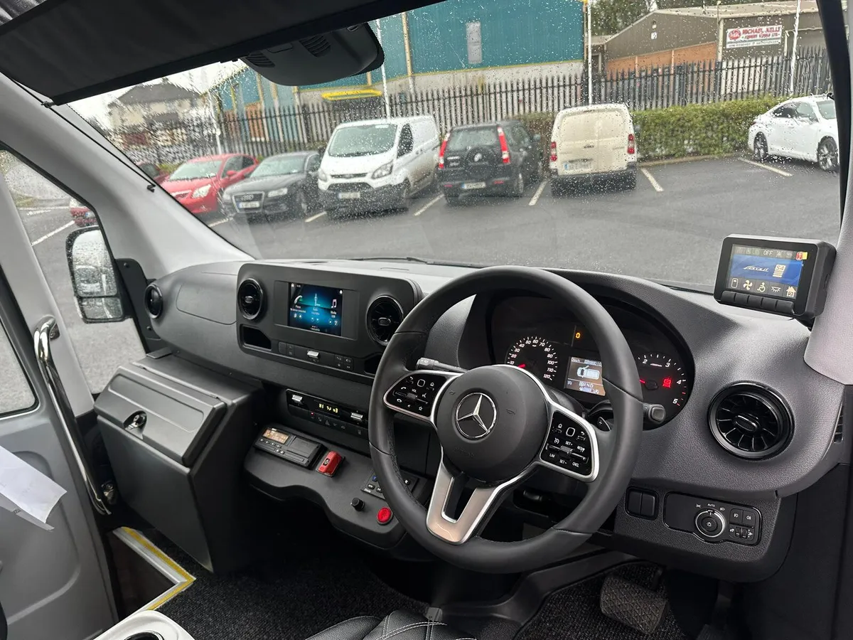 Ferqui Sunset 19 seater – In stock - Image 3