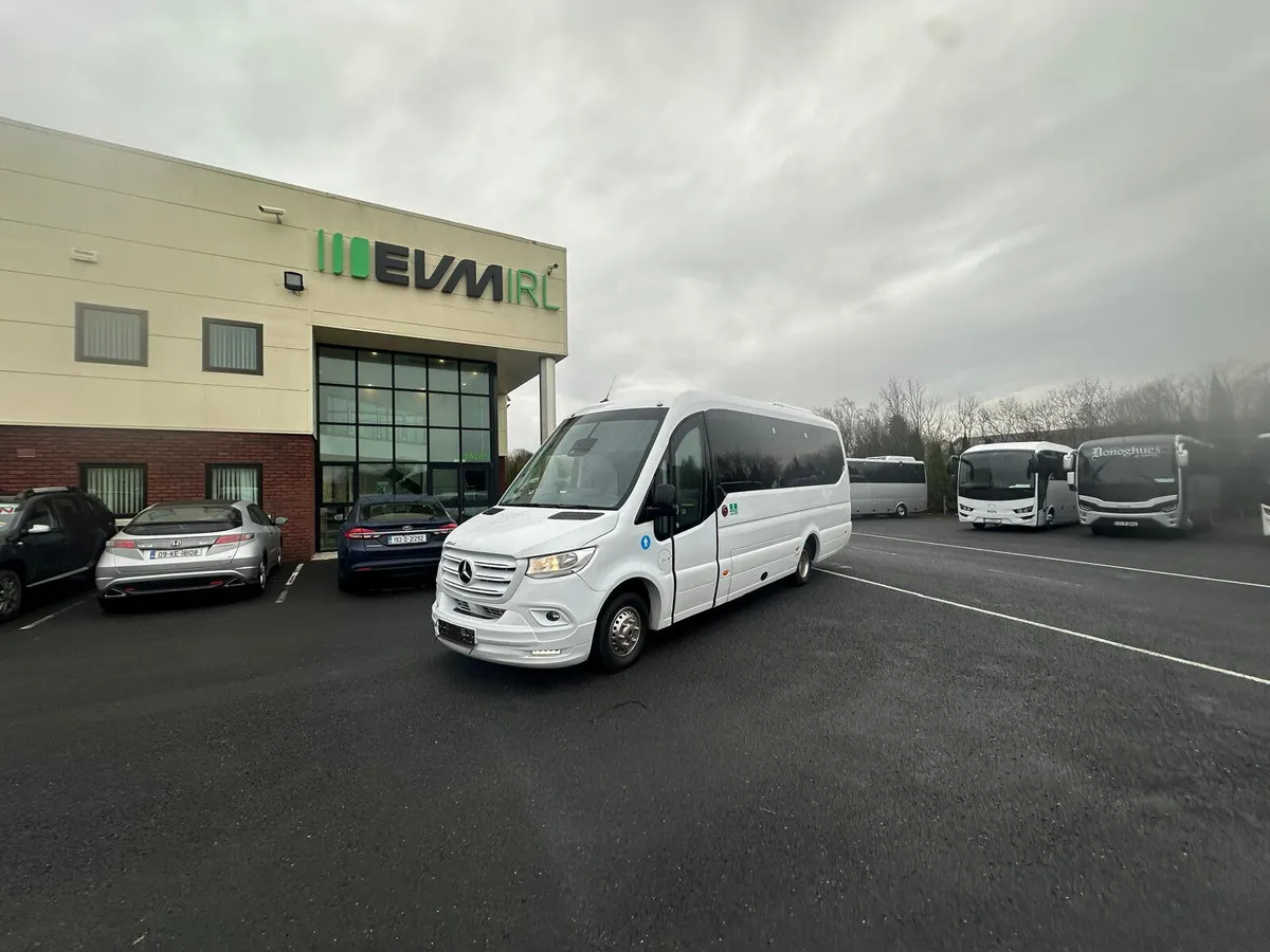 Ferqui Sunset 19 seater – In stock - Image 1