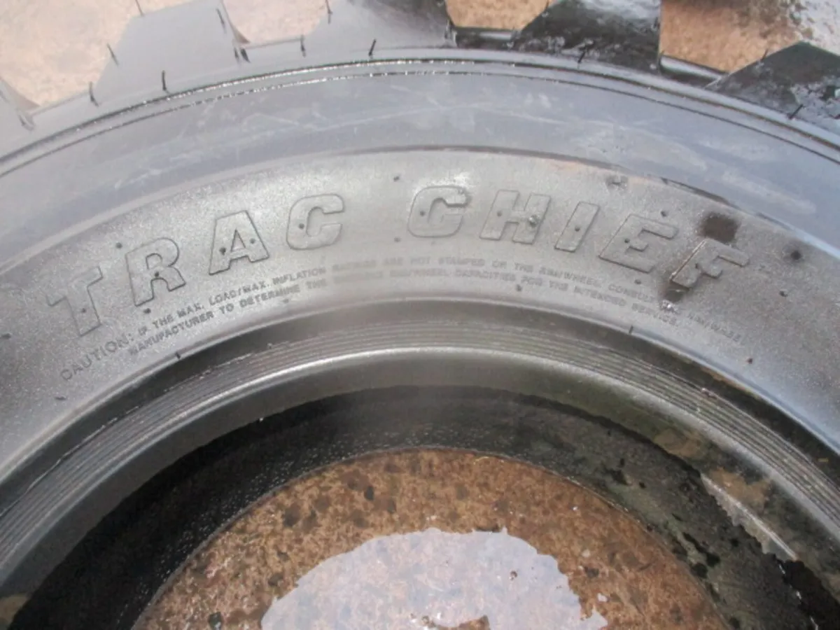 x1 ((NEW)) Trac Chief 14-17.5 Loadall Tyre - Image 3
