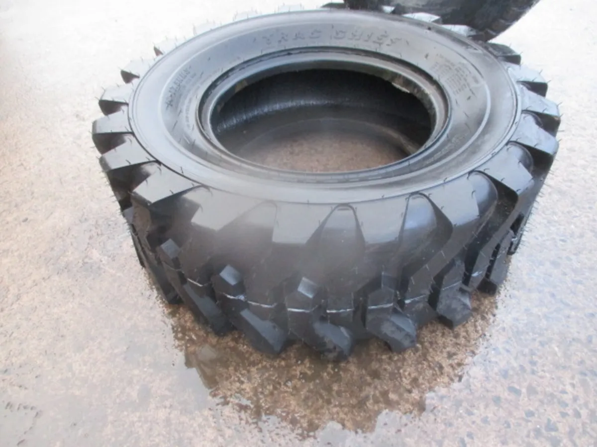 x1 ((NEW)) Trac Chief 14-17.5 Loadall Tyre - Image 2