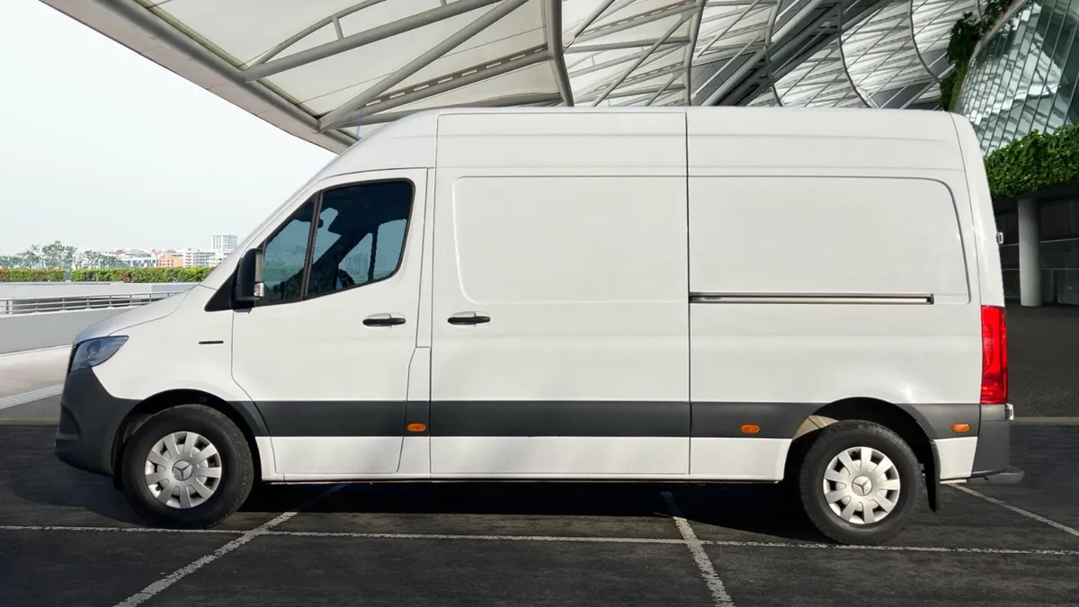 Mercedes-Benz eSprinter 55kWh Progressive Auto FWD - Image 3