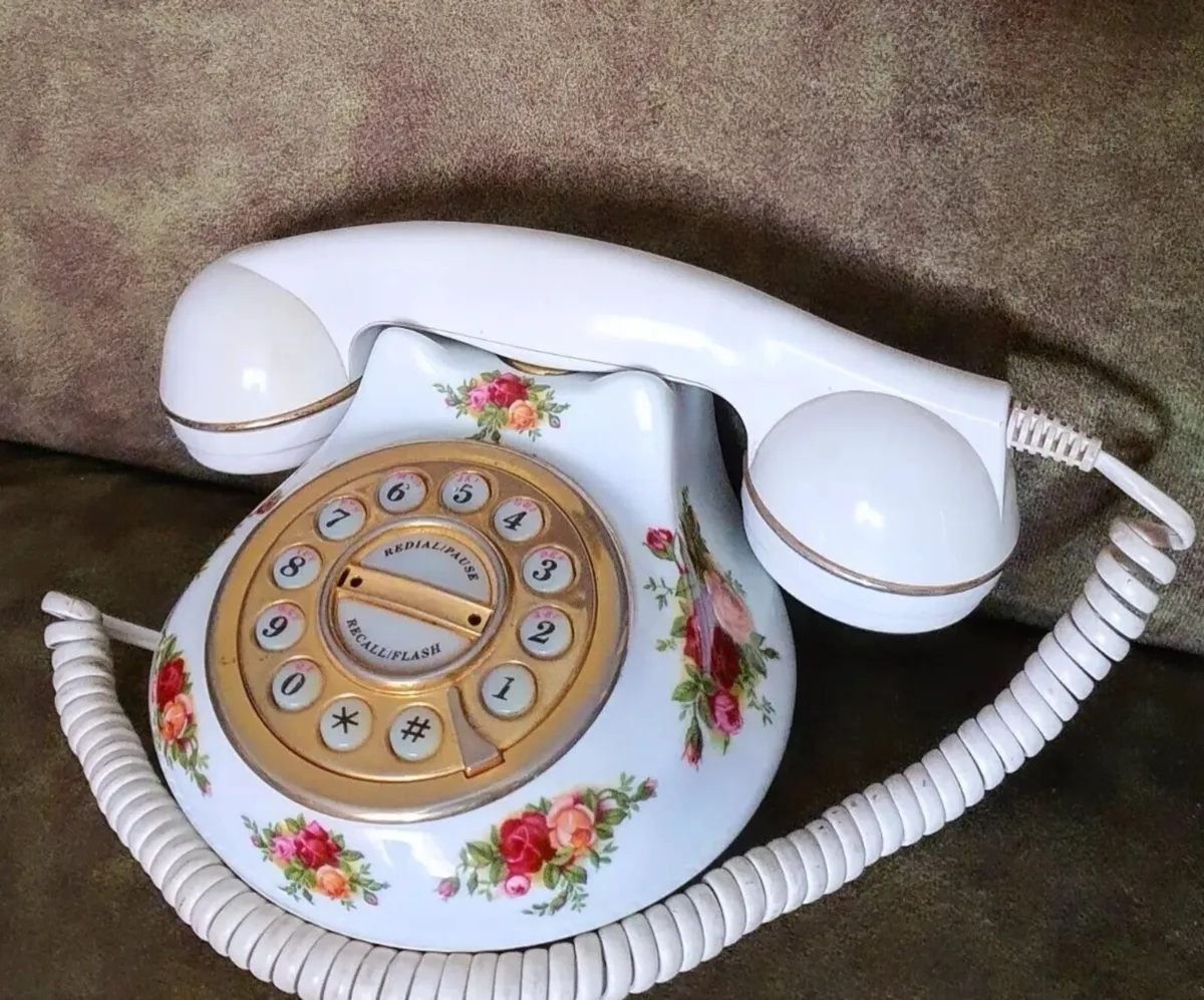 Royal Albert Old Country Roses telephone - Image 1
