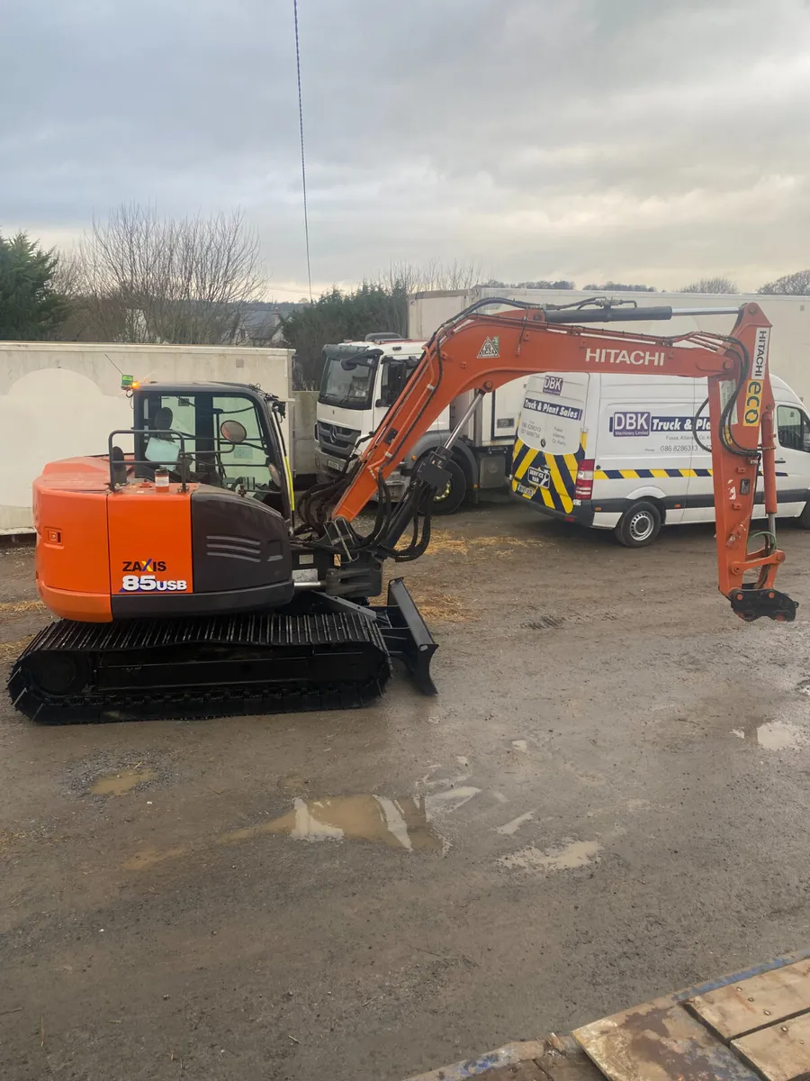 choice 2021 Zaxis Hitach 85 (as new ) - Image 1