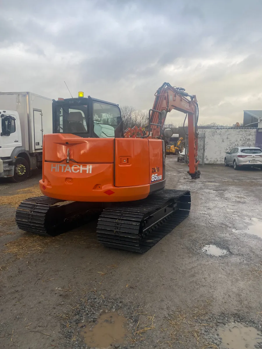 choice 2021 Zaxis Hitach 85 (as new ) - Image 2