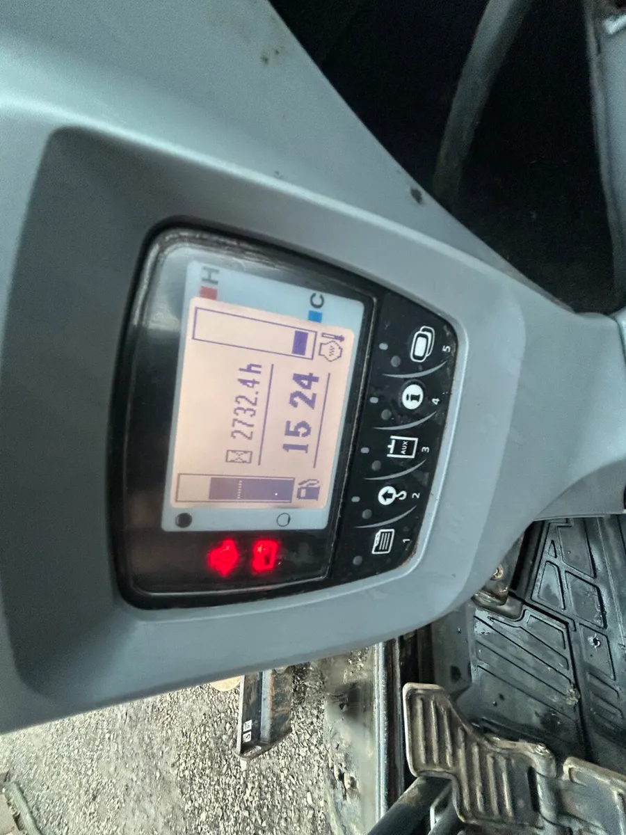 2023 Kubota KX037-4 digger - Image 4