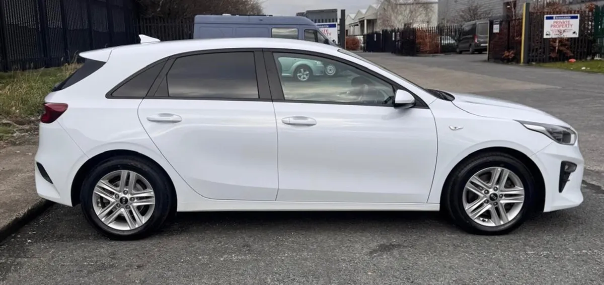 2021 Kia Ceed Commercial - Image 3