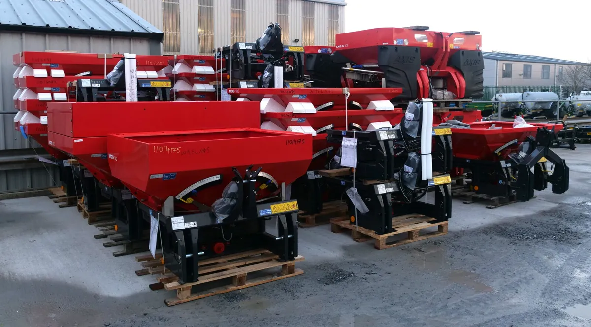 RAUCH FERTILSER SPREADERS - Image 4