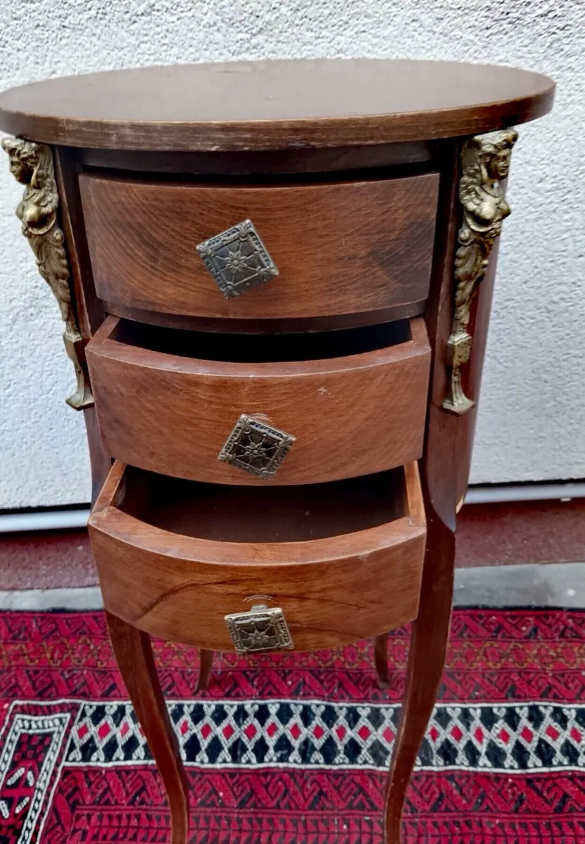 Pair of Empire bedside cabinet with bras caryatids - Image 3